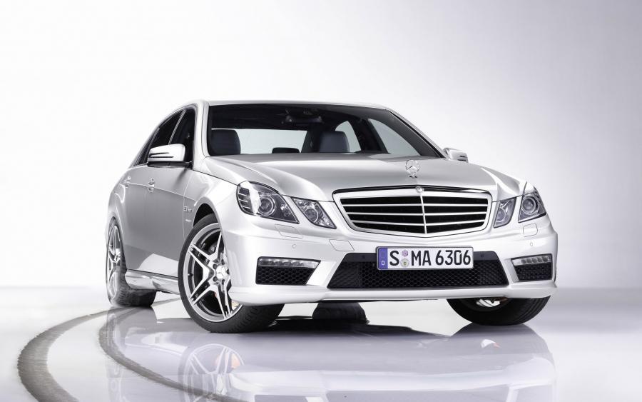  Mercedes-Benz E63 AMG 2010 года  (фото 25 из 57)